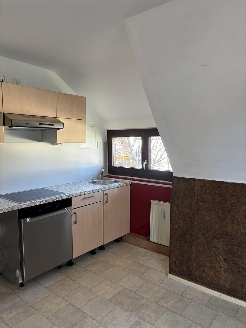 Geräumige und helle Altbauwohnung mit Dachterrasse in bester Karlsfelder Lage – Blumenstraße 34, 85757 Karlsfeld – Vorschaubild 6