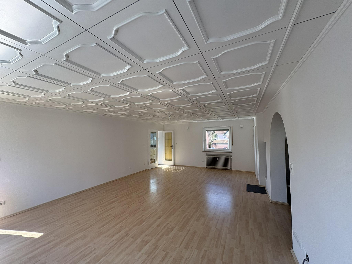 Geräumige und helle Altbauwohnung mit Dachterrasse in bester Karlsfelder Lage – Blumenstraße 34, 85757 Karlsfeld – Vorschaubild 17
