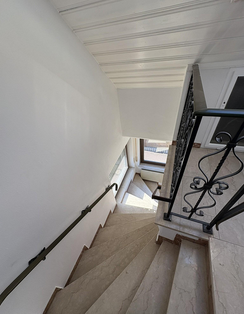 Geräumige und helle Altbauwohnung mit Dachterrasse in bester Karlsfelder Lage – Blumenstraße 34, 85757 Karlsfeld – Vorschaubild 27