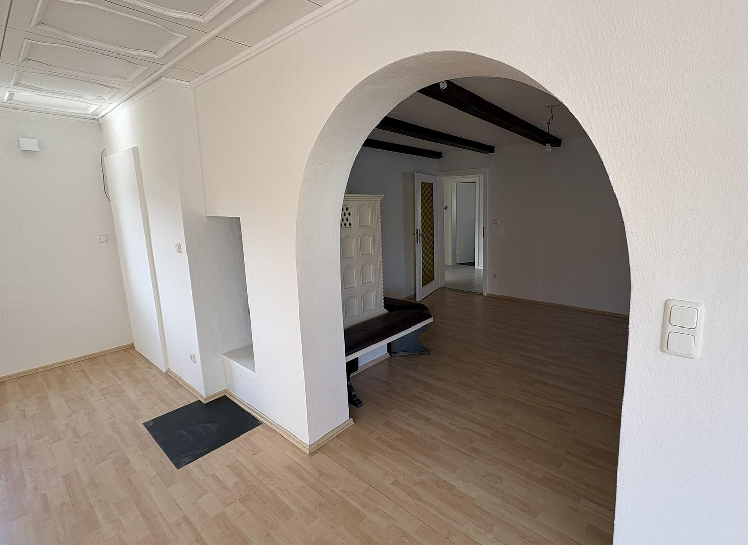 Geräumige und helle Altbauwohnung mit Dachterrasse in bester Karlsfelder Lage – Blumenstraße 34, 85757 Karlsfeld – Vorschaubild 16