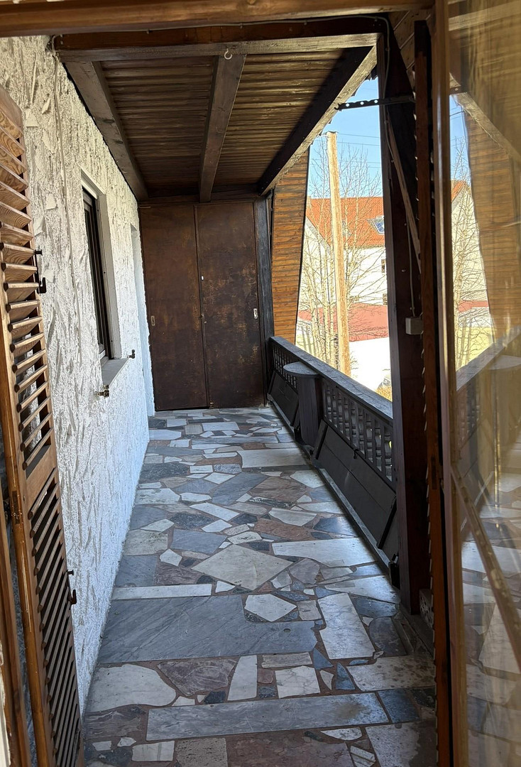 Geräumige und helle Altbauwohnung mit Dachterrasse in bester Karlsfelder Lage – Blumenstraße 34, 85757 Karlsfeld – Vorschaubild 20