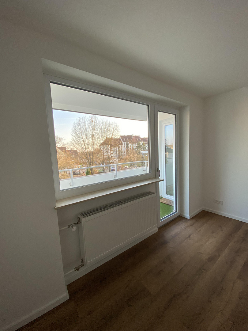 Kernsanierte 3-Zimmer-Wohnung mit Balkon,2 WCs & Luxusbad-barrierefreiem Zugang – Saidelsteig 3, 91058 Erlangen-Tennenlohe(Tennenlohe) – Vorschaubild 4