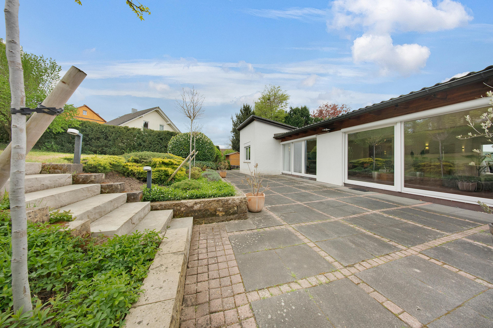 Attraktives Zweifamilienhaus in schöner Lage von Gaggenau mit großem Grundstück – Gaggenau – Vorschaubild 2