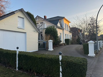 Einzigartiges Wohnensemble am See: Jugendstilvilla, 3‑Zimmer‑Einliegerwohnung & Wintergarten-Oase – Glückstadt – Vorschaubild 2