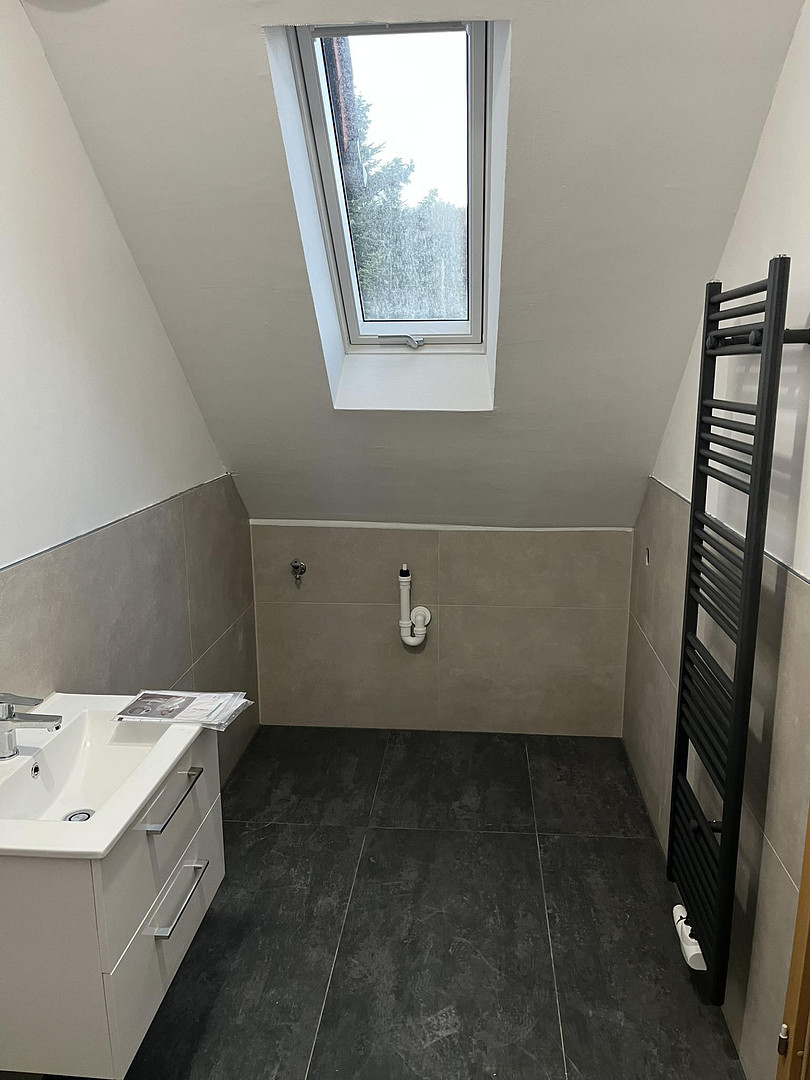 Dachgeschosswohnung mit Balkon und neu saniertem Badezimmer – Auf der Adt 10, 66130 Saarbrücken(Fechingen) – Vorschaubild 11