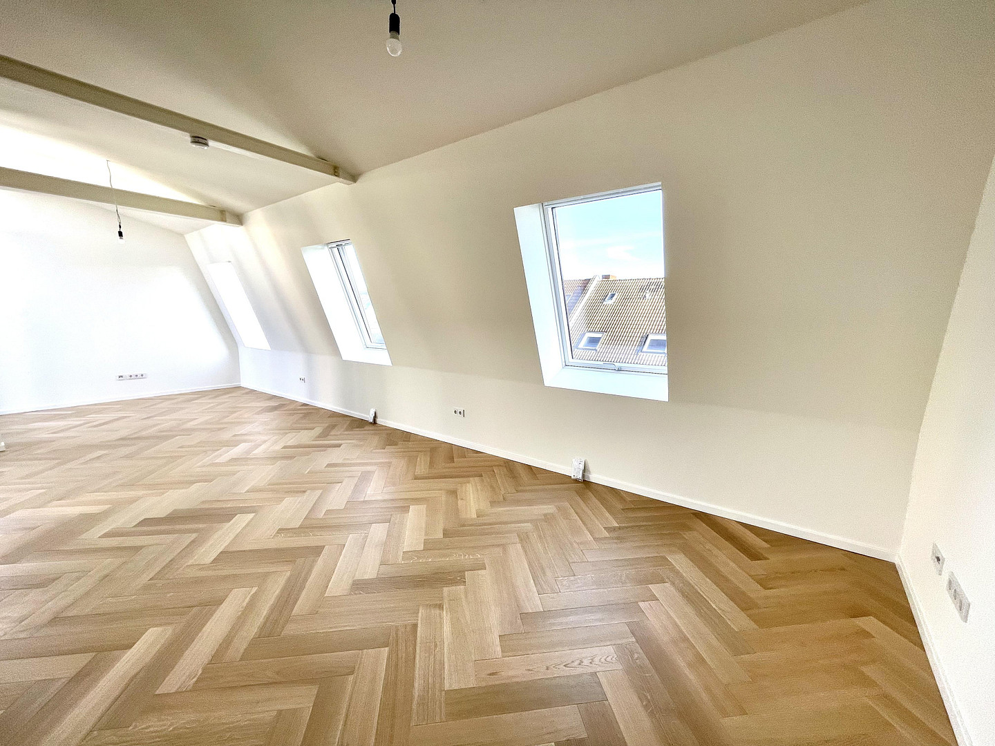 Neubau trifft Stilaltbau: Erstbezug exklusive 5-Zimmer Penthousemaisonette m. Aufzug – Schinkelstr. 80, 40211 Düsseldorf(Pempelfort) – Vorschaubild 3