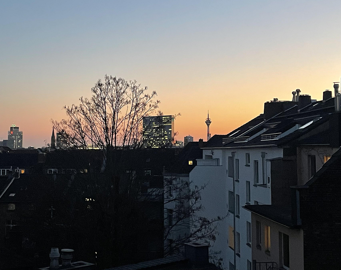 Neubau trifft Stilaltbau: Erstbezug exklusive 5-Zimmer Penthousemaisonette m. Aufzug – Schinkelstr. 80, 40211 Düsseldorf(Pempelfort) – Vorschaubild 6