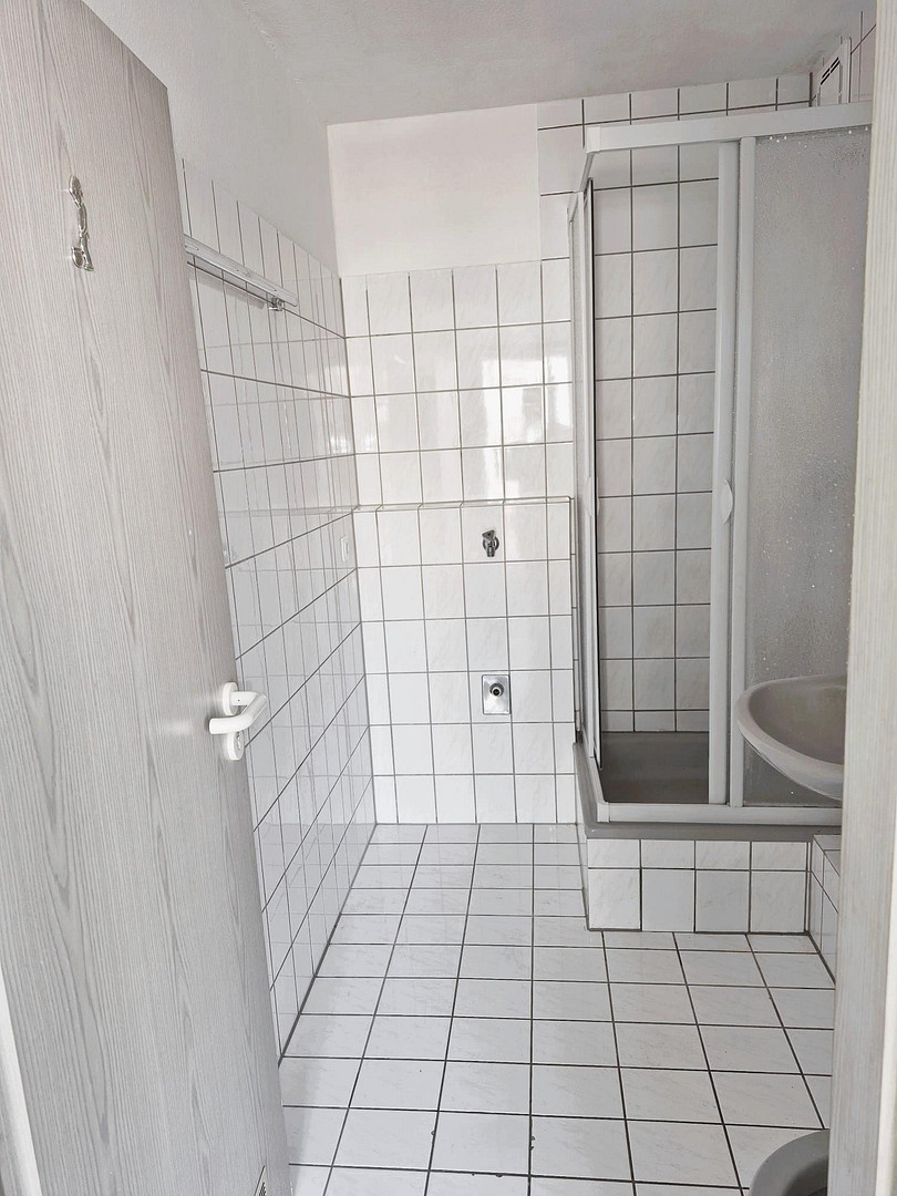 Einziehen & Losleben: Frisch renovierte 2-Zimmer-Wohnung mit Tiefgarage in KA-Oberreut – Woerishofferstraße 12, 76189 Karlsruhe(Oberreut) – Vorschaubild 8