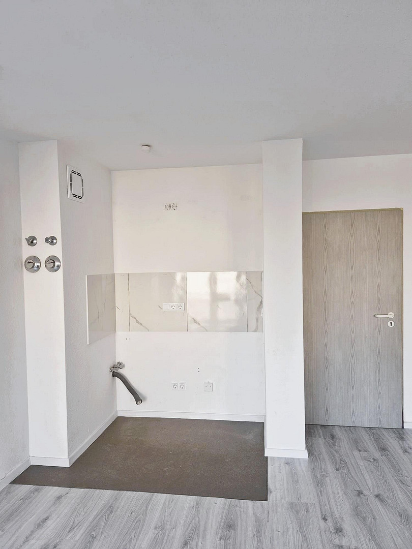 Einziehen & Losleben: Frisch renovierte 2-Zimmer-Wohnung mit Tiefgarage in KA-Oberreut – Woerishofferstraße 12, 76189 Karlsruhe(Oberreut) – Vorschaubild 4