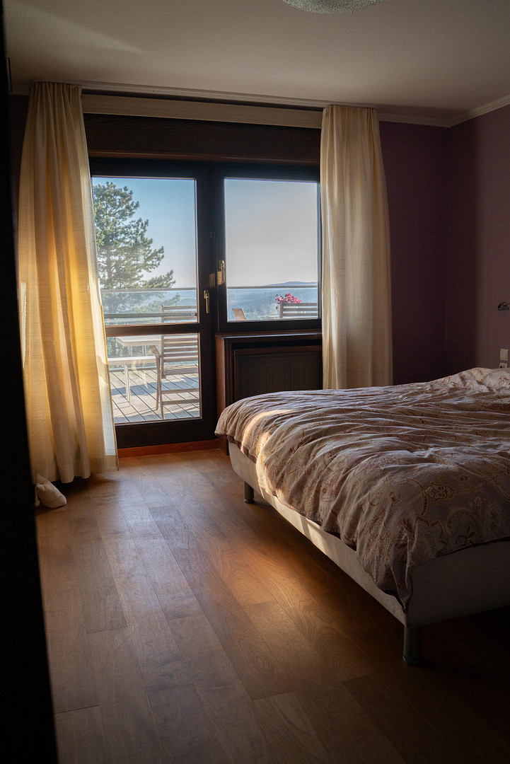 Exklusives Zweifamilienhaus Glashütten: Pool, Blick, barrierefrei – nur 30 Min. von FFM & Wiesbaden – Glashütten – Vorschaubild 23