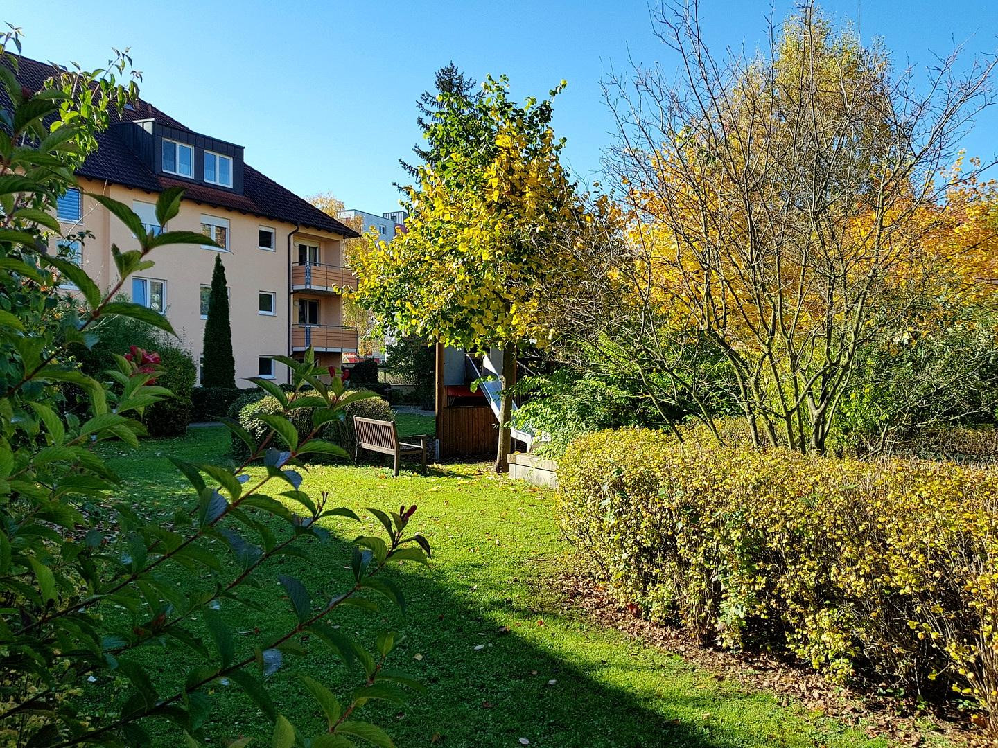 Leben...Wohnen...Genießen. Ruhig, grün und zentral -  Exklusive Gartenwohnung, die begeistert