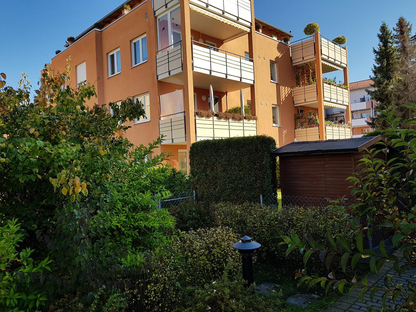 Leben...Wohnen...Genießen. Ruhig, grün und zentral -  Exklusive Gartenwohnung, die begeistert