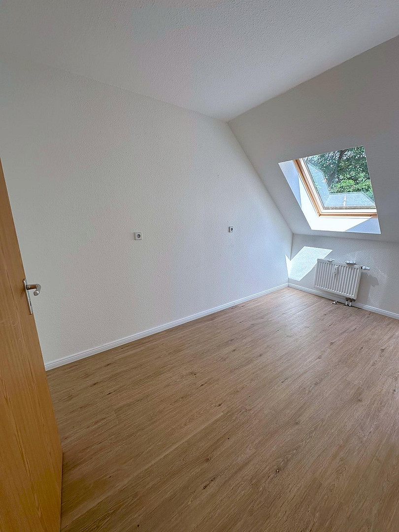 Ruhig wohnen nahe dem See: Helle 3-Zimmer-Dachgeschoss-Wohnung mit Balkon in Zossen – Brandenburgische Str., 15806 Zossen Wünsdorf(Wünsdorf) – Vorschaubild 12