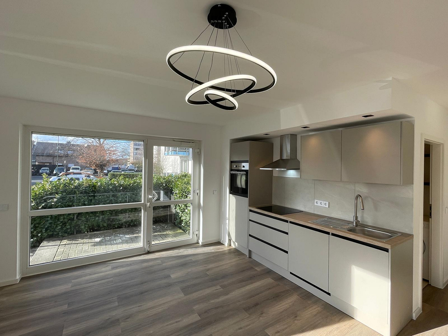 Traumwohnung mit eigenem Garten & Tiefgarage – frisch saniert in Bestlage von Kerpen! – Taunusstraße 7, 50169 Kerpen Brüggen(Brüggen) – Vorschaubild 3