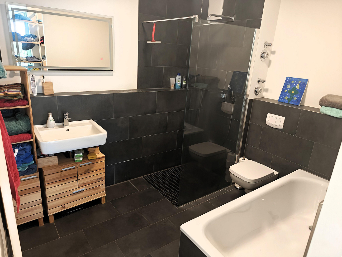 Exklusives Raumkonzept: En-suite Bad, Ankleidezimmer & großer Süd-Balkon in sonnigem Smart Home – Hamburg(Stellingen) – Vorschaubild 4