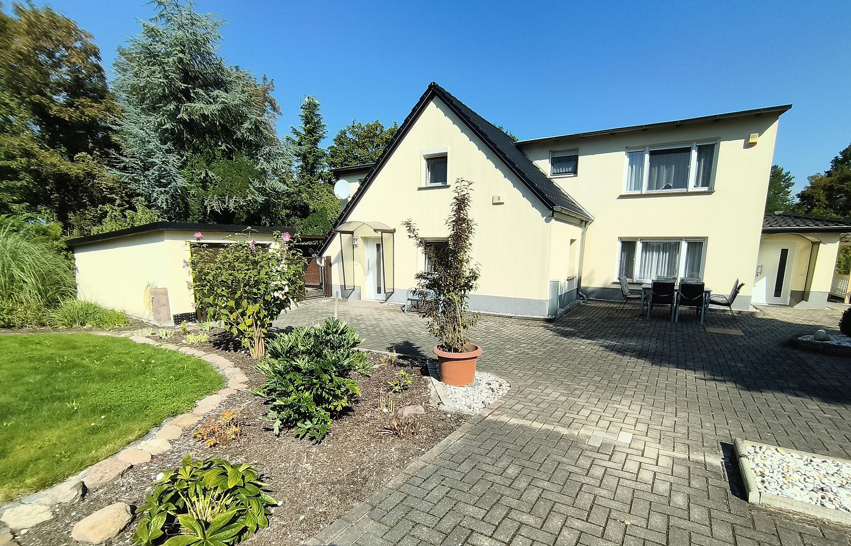 PROVISIONSFREI... Achtung neuer PREIS...schönes großes Haus mit viel Platz für 2 Familien