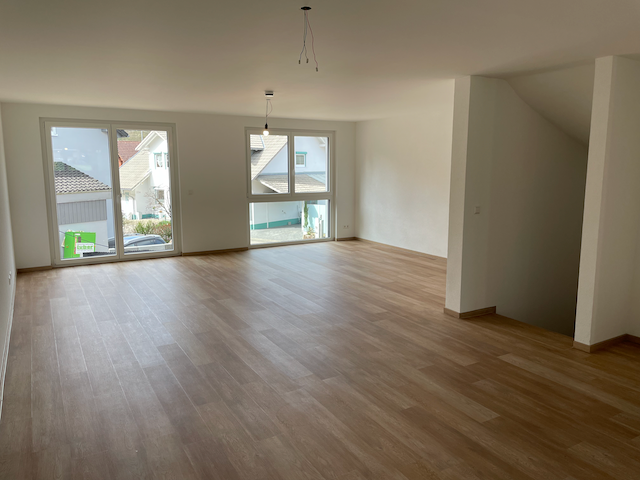 Sehr schönes Reihenhaus BJ24 - Massivbau - Wärmepumpe - PV - Garage - EBK – Wehratalstrasse 31c, 79664 Wehr(Öflingen) – Vorschaubild 2
