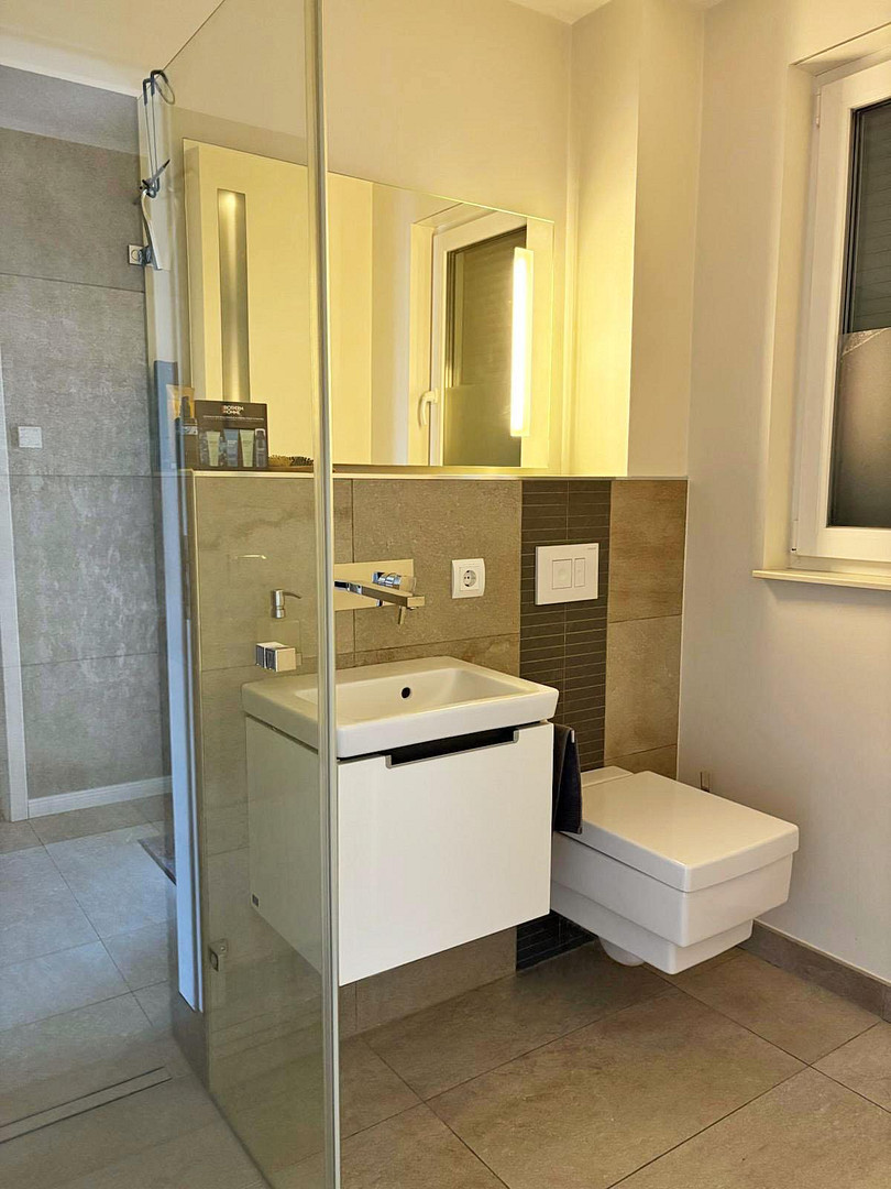 Direkte Wasserlage in Berlin: Exklusives Haus am See mit Bootssteg, Sauna &  A+ Energieeffizienz – Berlin(Heiligensee) – Vorschaubild 16