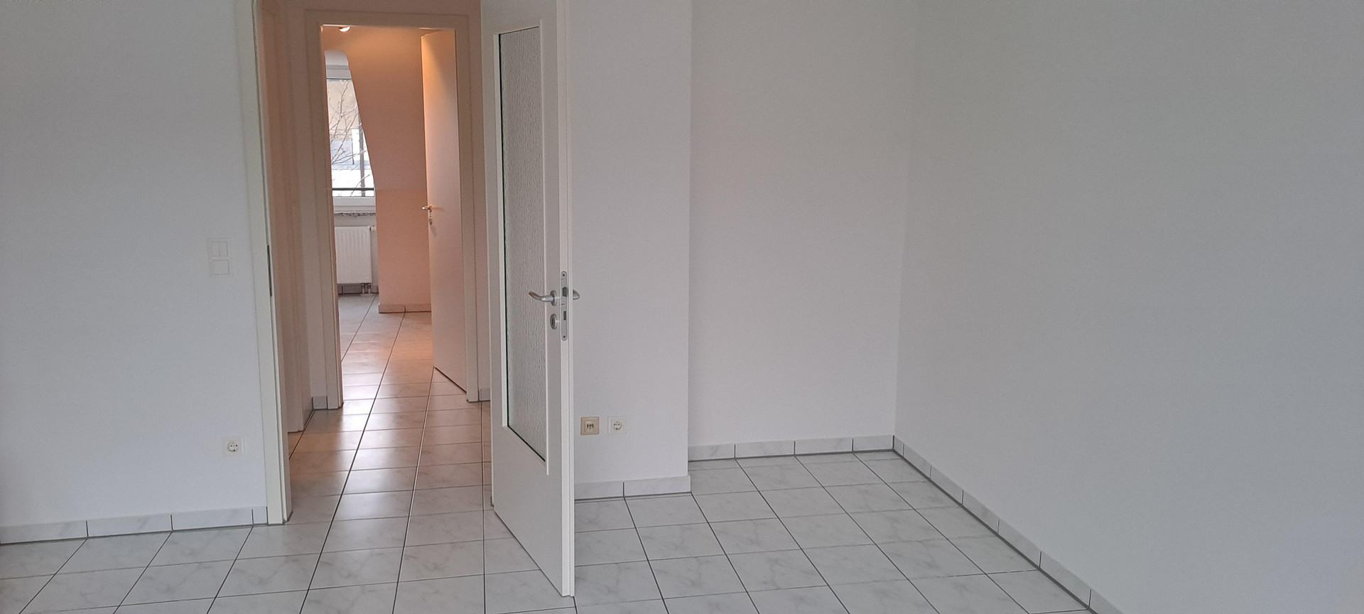 Schöne 3-Zimmer-DG-Wohnung in München-Daglfing – Burgauerstraße 124, 81929 München(Daglfing) – Vorschaubild 11