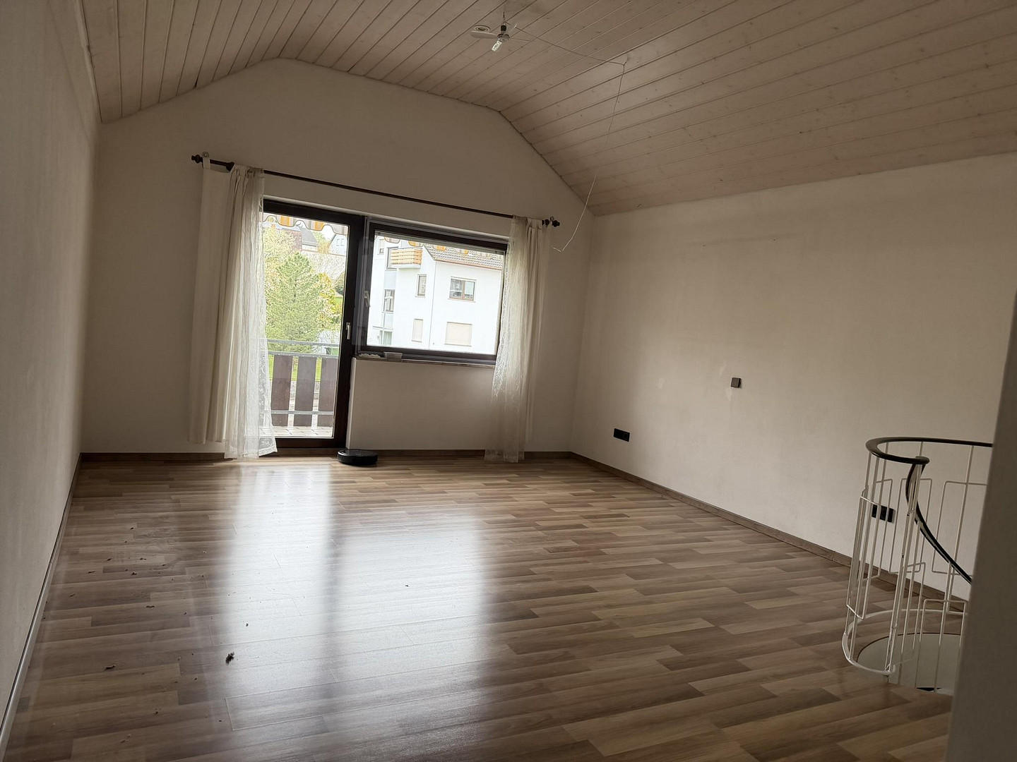 von Privat: Doppelhaushälfte mit Wintergarten, Kamin, Photovoltaik,… – Bergstr. 4a, 76327 Pfinztal(Wöschbach) – Vorschaubild 9