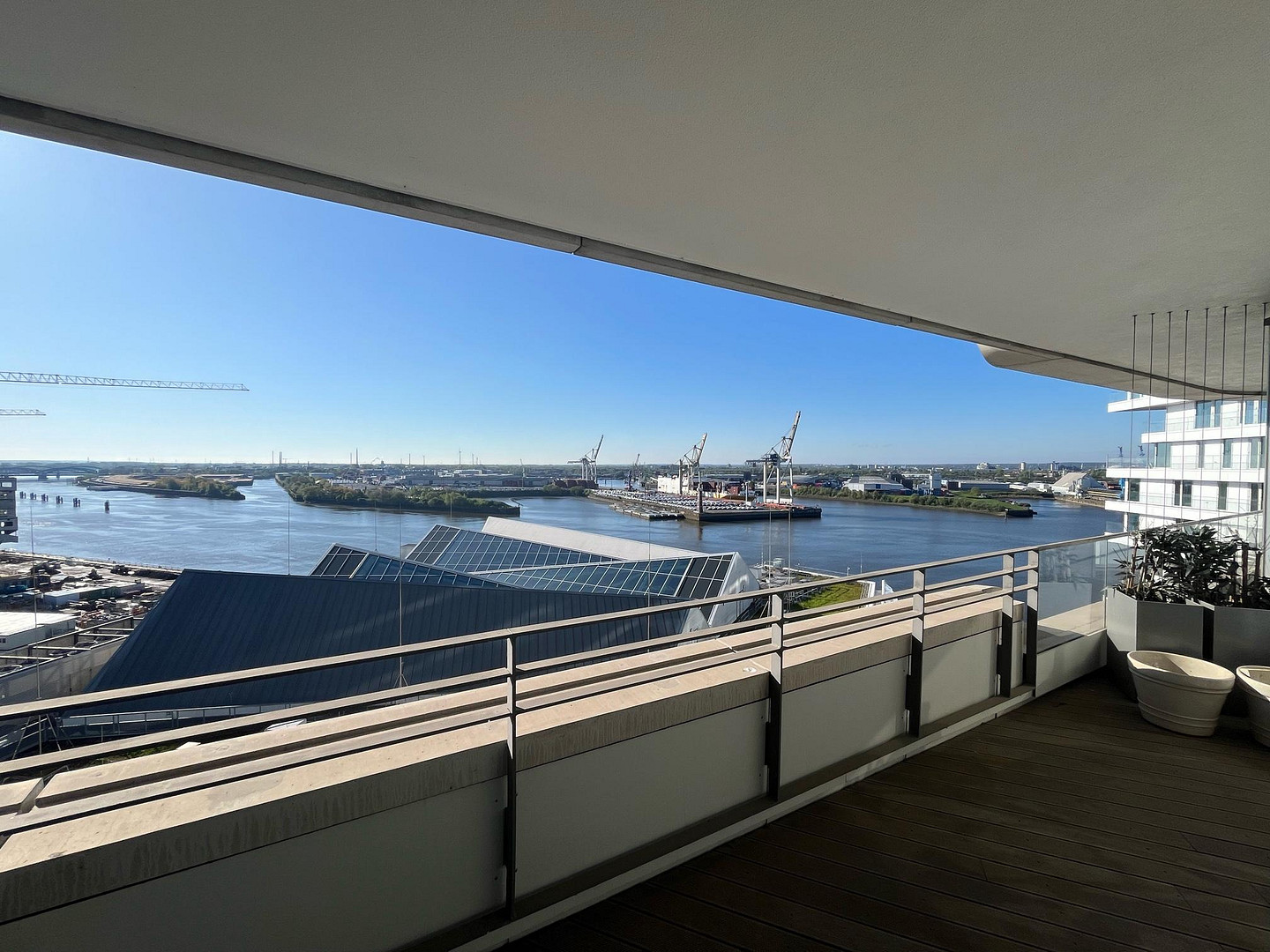 Hamburg-Hafencity - 11. Etage - Premiumlage - Elbblick - umlaufender überdachter Balkon - Tiefgarage – Am Strandkai 3, 20457 Hamburg(Hafencity) – Vorschaubild 2