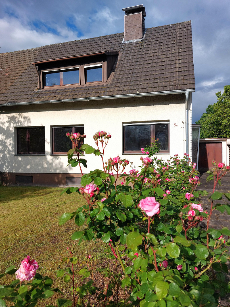 Ruhig gelegene Doppelhaushälfte mit Garage + Ausbaureserve im Kölner Süden provisionsfrei