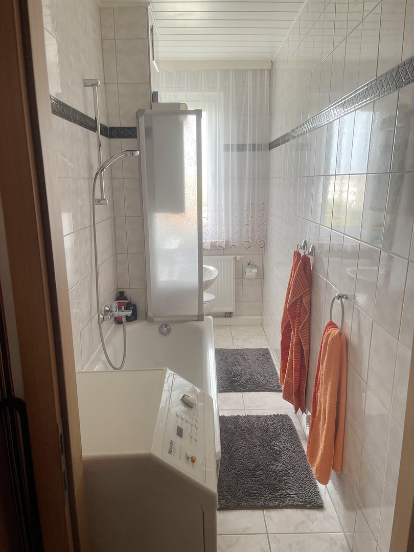 4-Z Wohnung mit Balkon, Einbauküche, el. Außenjalousien, Klima-Splitt Gerät PROVISIONSFREI – Leipzig(Mockau-Nord) – Vorschaubild 2