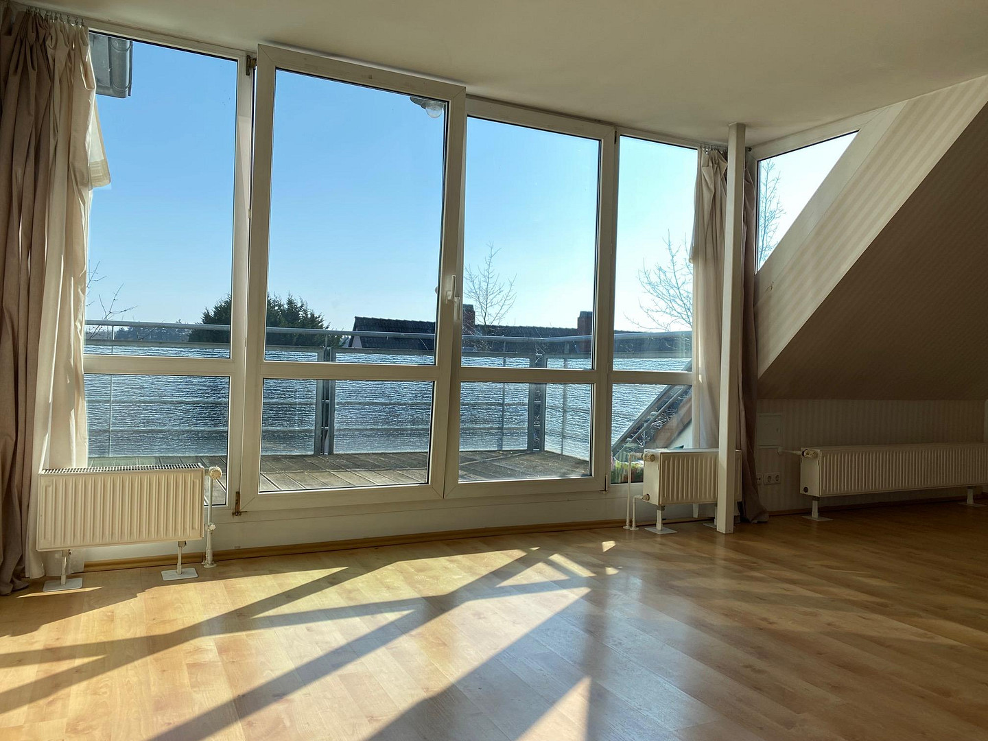 Helle, sehr ruhige Dachgeschosswohnung mit Dachterrasse im Malerviertel, östl. Ringgebiet – Braunschweig – Vorschaubild 2