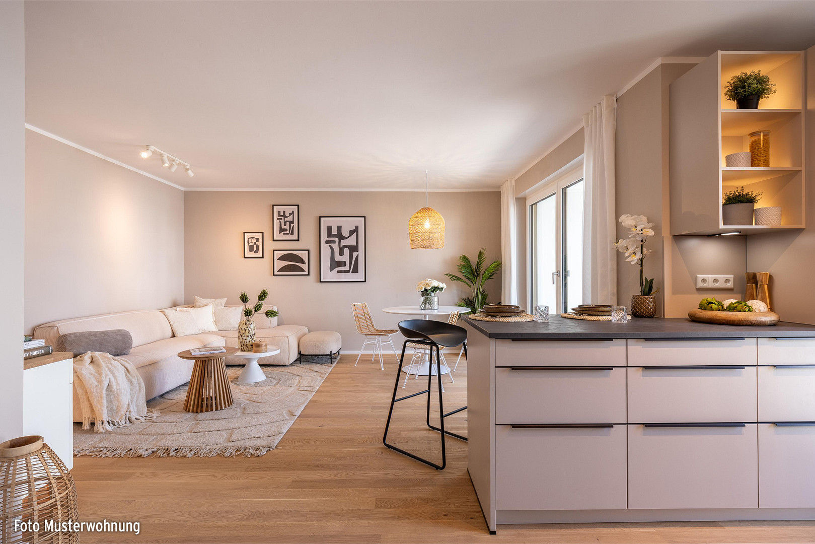 *BEZUGSFERTIG* WUNDERSCHÖNE 3-ZIMMER-WOHNUNG MIT SÜD-WEST-AUSRICHTUNG!