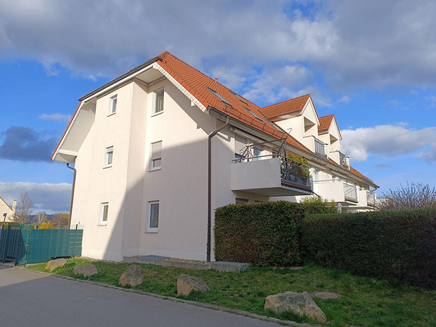 Dresden-Cossebaude - provisionsfrei: Attraktive 4,5-Raum Maisonette-Wohnung mit Balkon – Kolpingstraße 14, 1156 Dresden(Cossebaude) – Vorschaubild 2