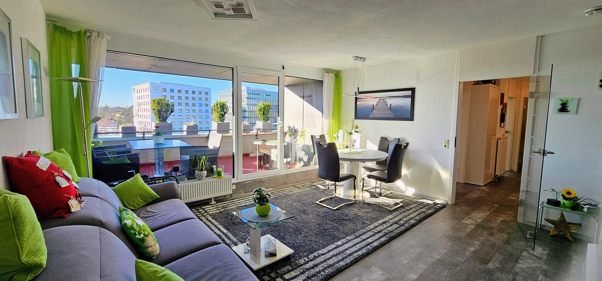 Zentrumsnahe, hochwertige, helle und ruhige 2 Zimmer Penthouse - Wohnung mit Aufzug