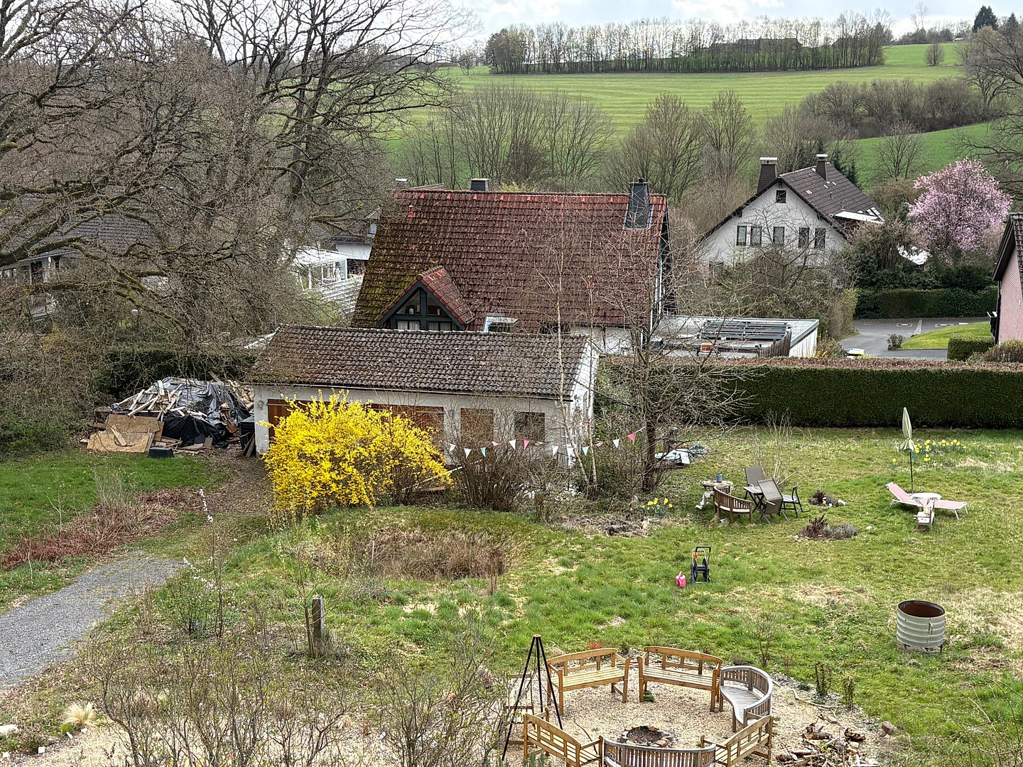 Nachhaltig saniertes Mehrfamilien- und Seminarhaus im Westerwald mit Fernblick – Gartenstraße 15, 57632 Flammersfeld – Vorschaubild 2