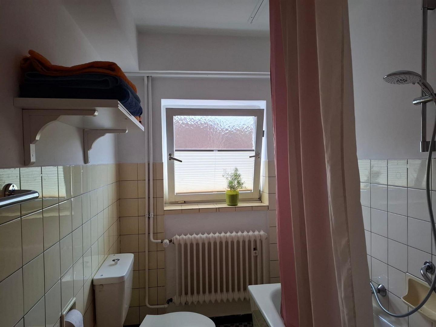 Nachhaltig saniertes Mehrfamilien- und Seminarhaus im Westerwald mit Fernblick – Gartenstraße 15, 57632 Flammersfeld – Vorschaubild 9