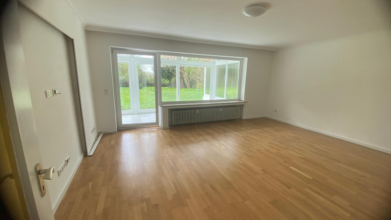 Lichtdurchflutete, 2-Zimmer-Wohnung mit traumhaftem Wintergarten & Gartenzugang in D-Lohausen – Düsseldorf(Lohausen) – Vorschaubild 2