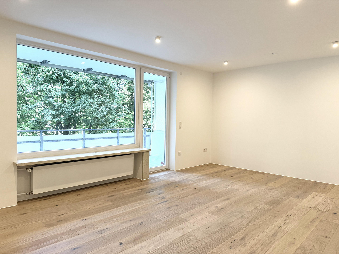 Stilvolle kernsanierte 3-Zimmer-Wohnung mit Balkon in Solln – Erstbezug, provisionsfrei – Geigenbergerstraße 49, 81477 München(Solln) – Vorschaubild 2
