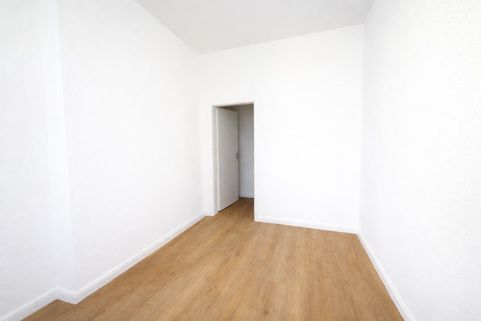 Erstbezug nach Renovierung! 2 Zimmer Wohnung mit moderner EBK im beliebten Stadtfeld-Ost – Friesenstraße 57, 39108 Magdeburg(Stadtfeld) – Vorschaubild 3