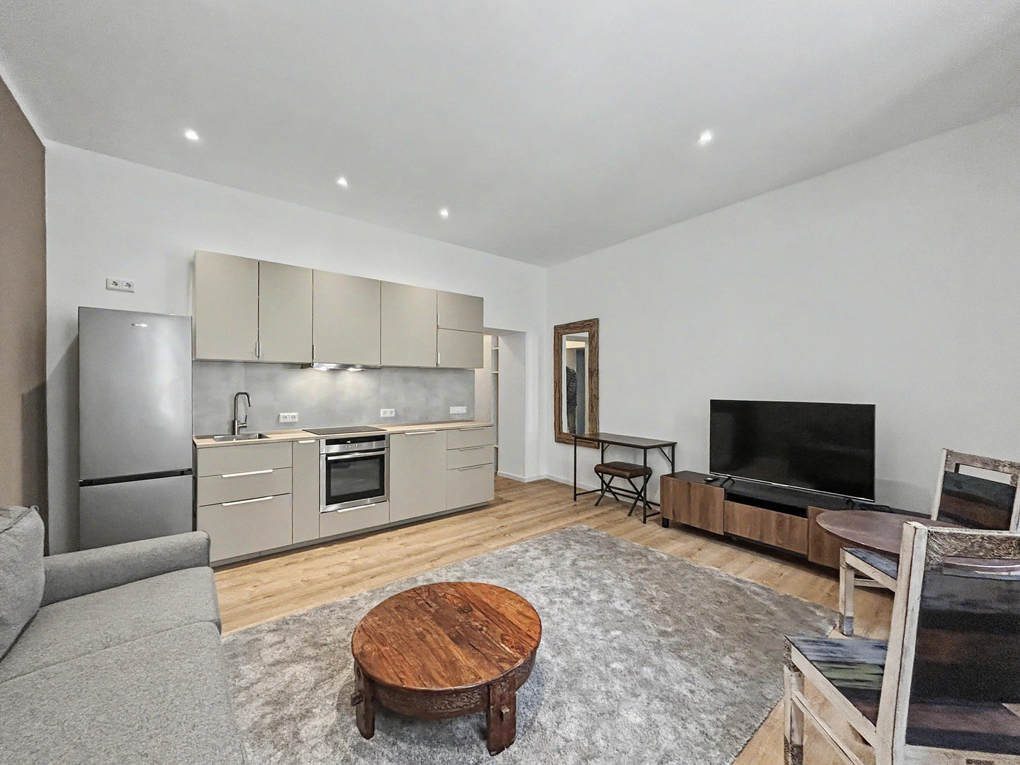 Exklusiv möbliert im Kunibertsviertel: kernsaniertes City-Apartment nahe Dom und Rhein – Köln(Innenstadt) – Vorschaubild 4