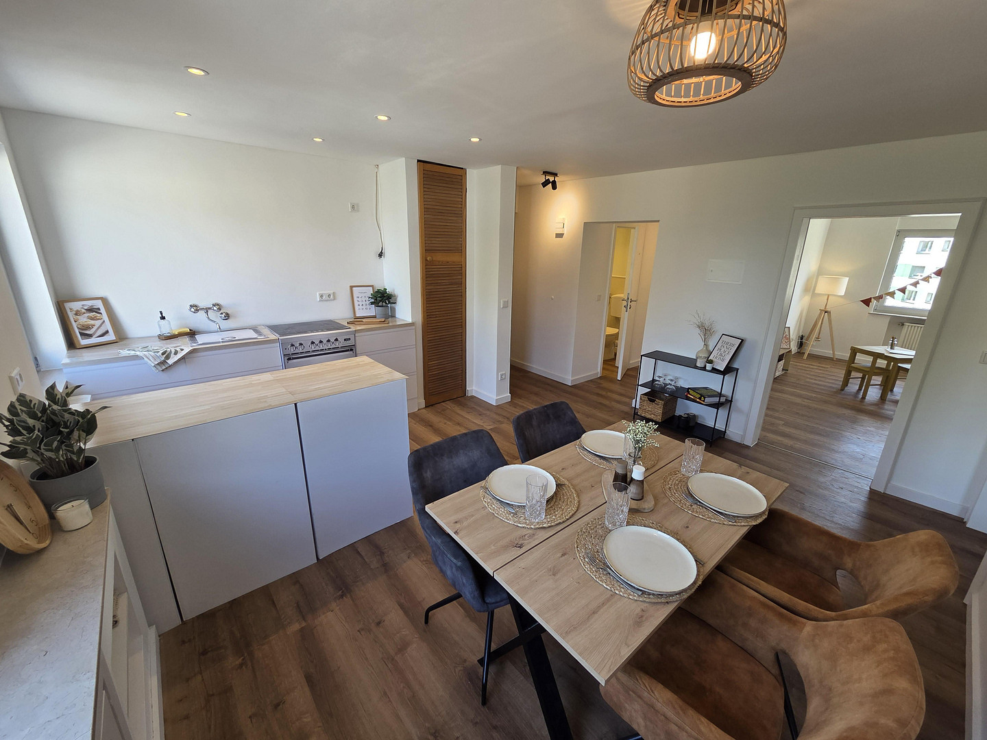 Lichtdurchflutete 4-Zimmer Wohnung mit modernem Flair in MG-Eicken – bezugsfertig & provisionsfrei – Mönchengladbach(Eicken) – Vorschaubild 2