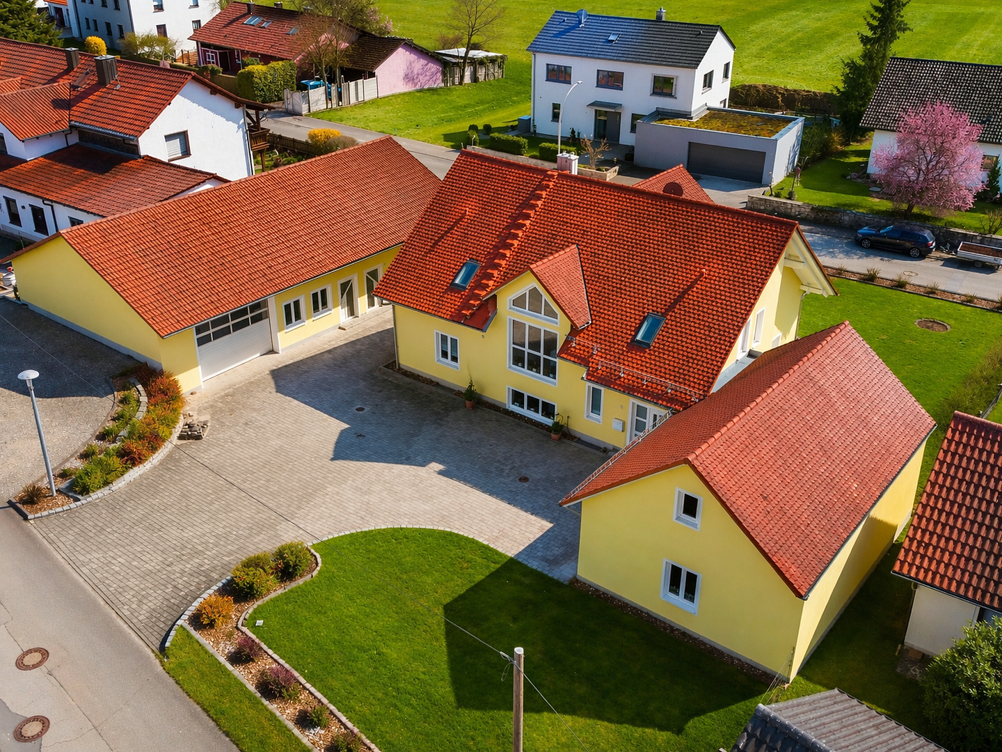 Repräsentatives Einfamilienhaus mit separaten Gewerbegebäude Werkstatt/Lagerhalle – Hausen(Herrnwahlthann) – Vorschaubild 3