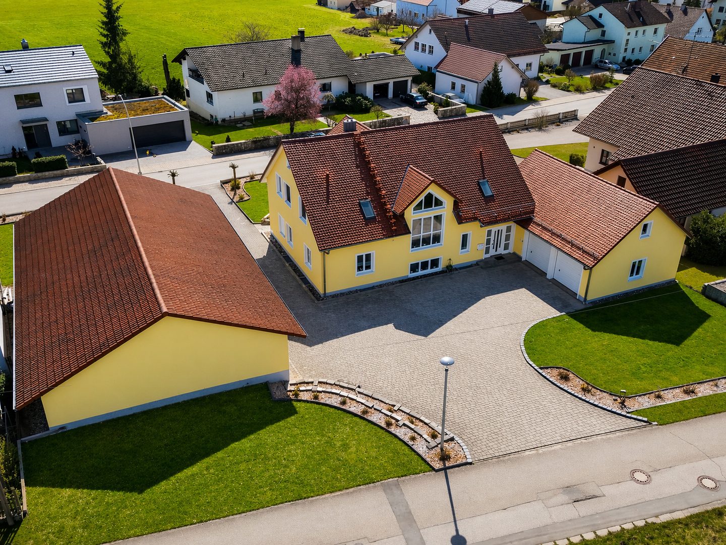 Repräsentatives Einfamilienhaus mit separaten Gewerbegebäude Werkstatt/Lagerhalle – Hausen(Herrnwahlthann) – Vorschaubild 2