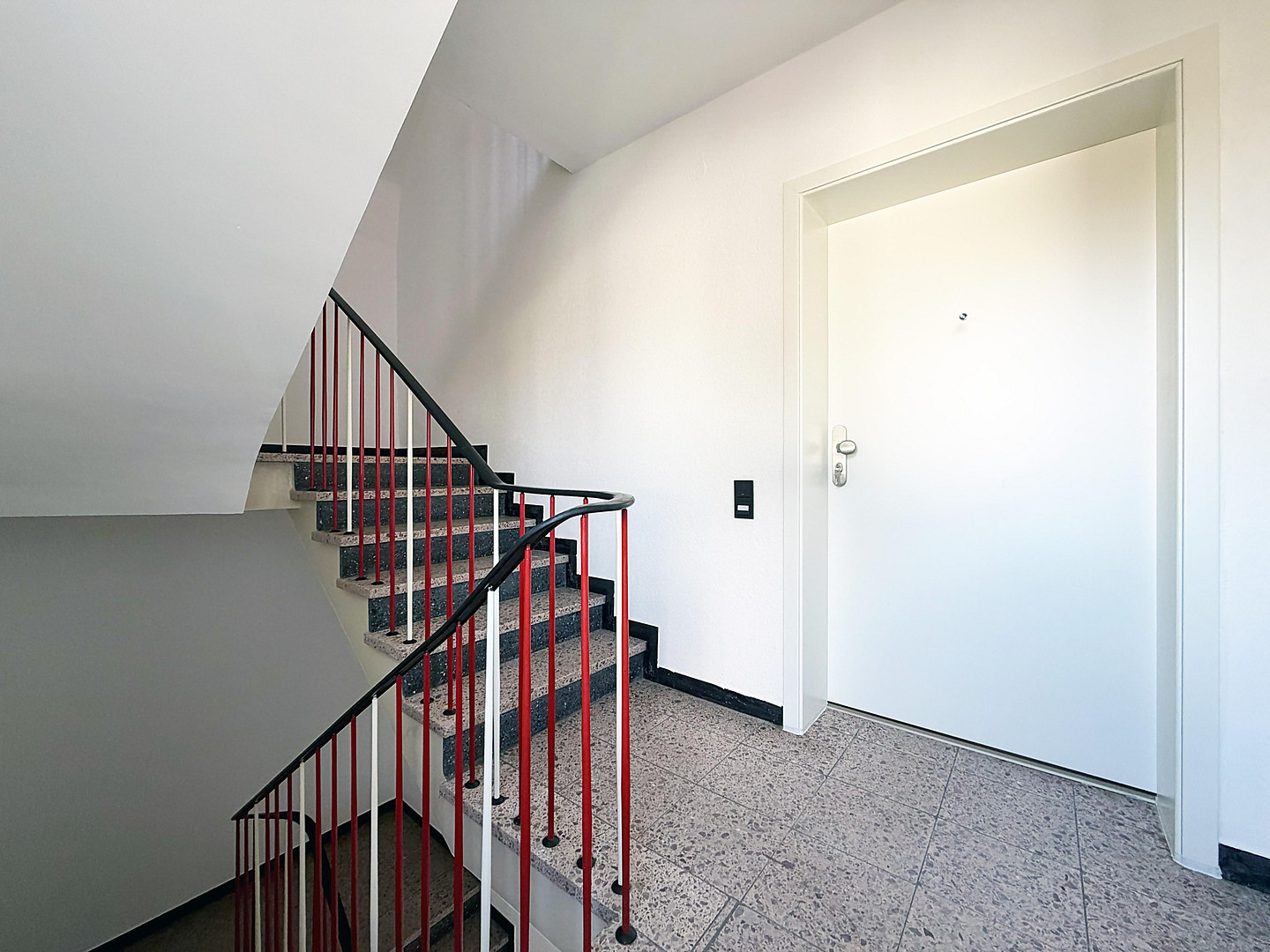 Investieren in Qualität: leerstehendes Mehrfamilienhaus mit 3 geteilten Einheiten in Köln – Penningsfelder Weg 89, 51069 Köln(Dellbrück) – Vorschaubild 22