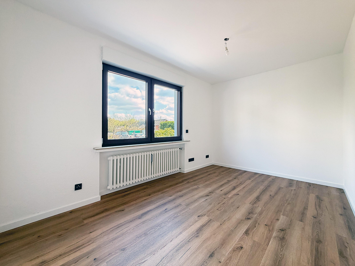 Investieren in Qualität: leerstehendes Mehrfamilienhaus mit 3 geteilten Einheiten in Köln – Penningsfelder Weg 89, 51069 Köln(Dellbrück) – Vorschaubild 16