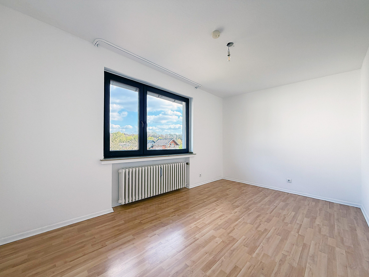 Investieren in Qualität: leerstehendes Mehrfamilienhaus mit 3 geteilten Einheiten in Köln – Penningsfelder Weg 89, 51069 Köln(Dellbrück) – Vorschaubild 28