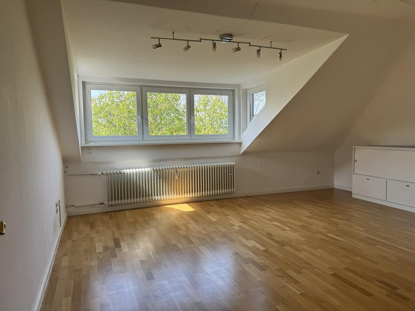 Attraktive DG-Wohnung - Citylage an Kuppelkirche, hohe Lebensqualität; von privat – Darmstadt – Vorschaubild 2