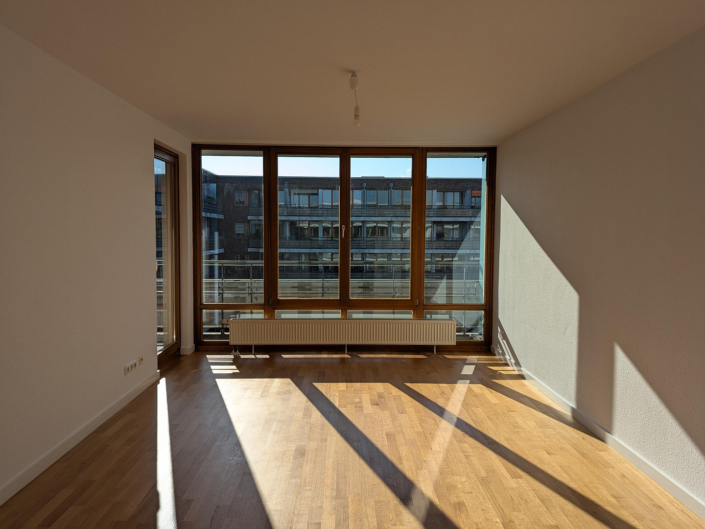 3 Zimmer Wohnung mit 2 Balkonen im 4. OG an der Rummelsburger Bucht mit Tiefgaragenplatz – Hauptstraße 5/o, 10317 Berlin(Rummelsburg) – Vorschaubild 2