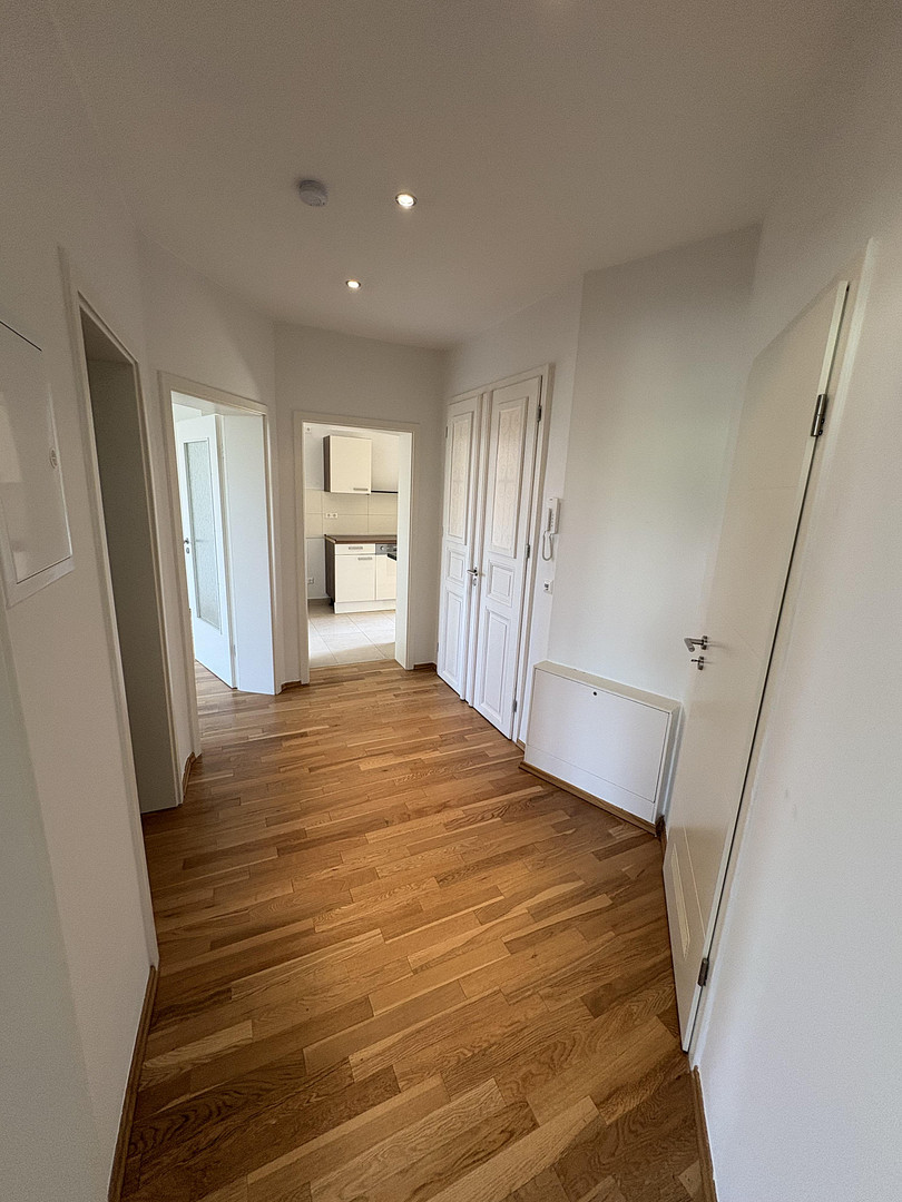 Helle, modernisierte 2-Zimmer-Wohnung mit Loggia und Einbauküche – Engelsdorfer Straße, 4319 Leipzig(Engelsdorf) – Vorschaubild 2