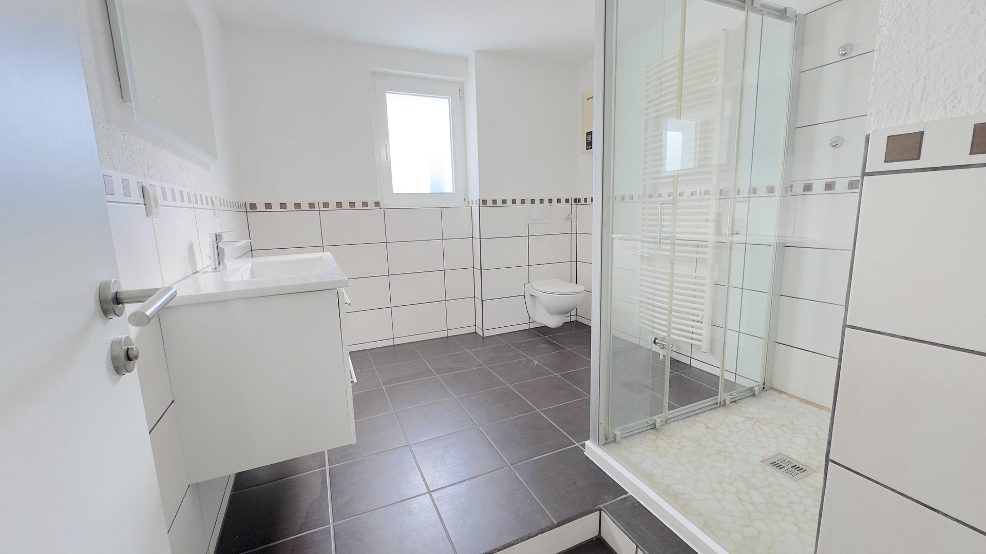 🏡 Fünf-Zimmer-Wohnung in Pforzheim – modernisiert, lichtdurchflutet, mit Kamin und zwei Bädern