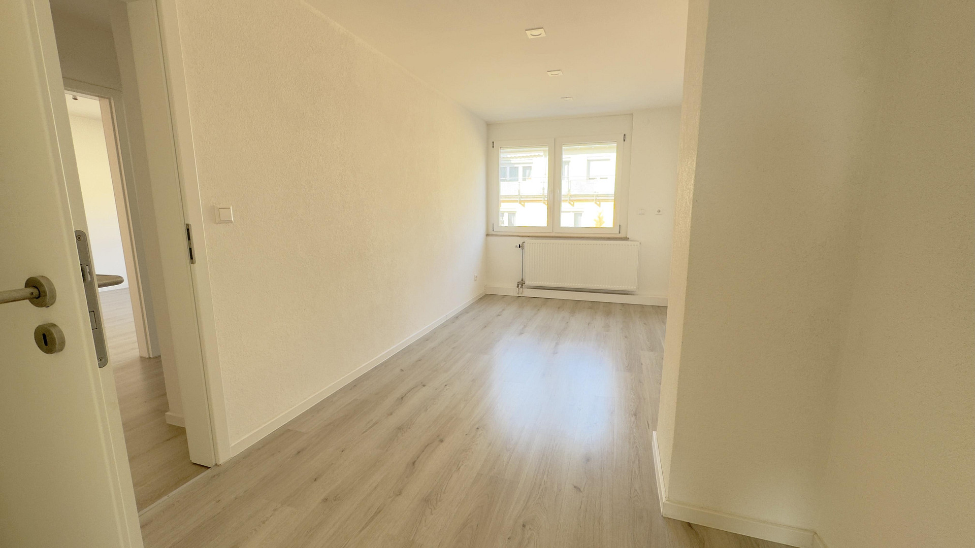 🏡 Fünf-Zimmer-Wohnung in Pforzheim – modernisiert, lichtdurchflutet, mit Kamin und zwei Bädern – Hohenstaufenstr. 56, 75177 Pforzheim – Vorschaubild 6