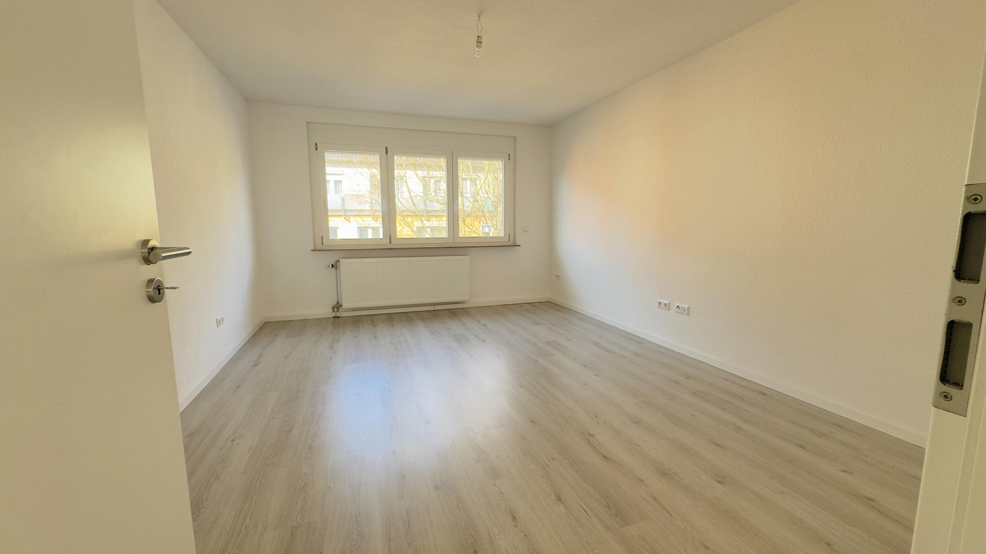 🏡 Fünf-Zimmer-Wohnung in Pforzheim – modernisiert, lichtdurchflutet, mit Kamin und zwei Bädern – Hohenstaufenstr. 56, 75177 Pforzheim – Vorschaubild 5