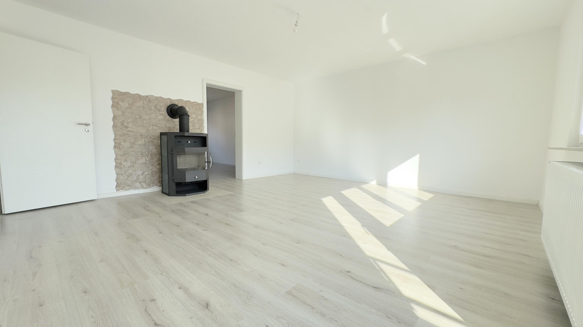 🏡 Fünf-Zimmer-Wohnung in Pforzheim – modernisiert, lichtdurchflutet, mit Kamin und zwei Bädern – Hohenstaufenstr. 56, 75177 Pforzheim – Vorschaubild 4